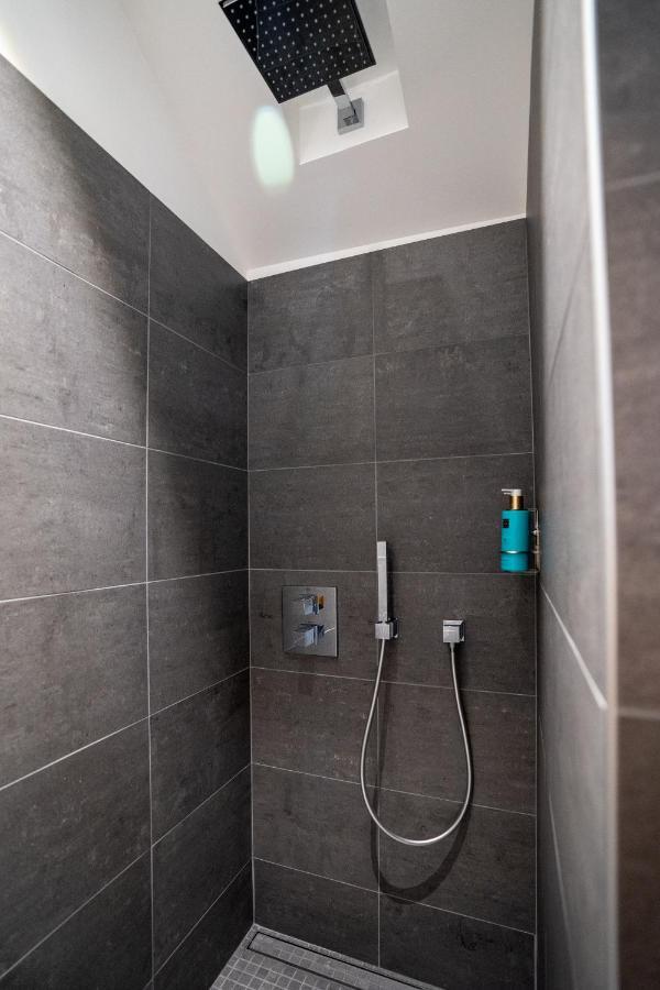 KRAFFT, centre ville, climatisé, baignoire double - La Clé des Sacres Reims Esterno foto